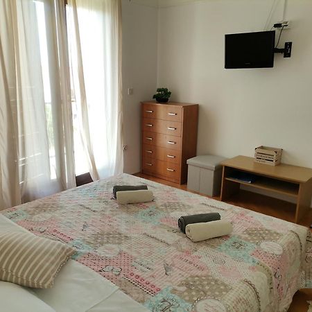 Apartments And Rooms With Parking Space Zavala, Hvar - 128 Jelsa  Szoba fotó