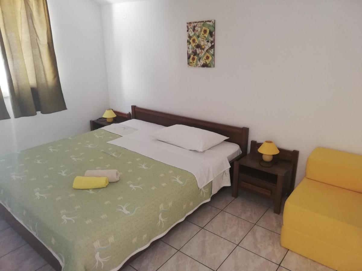 Apartments And Rooms With Parking Space Zavala, Hvar - 128 Jelsa  Kültér fotó